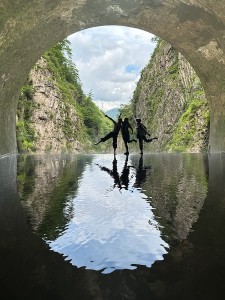 25071218